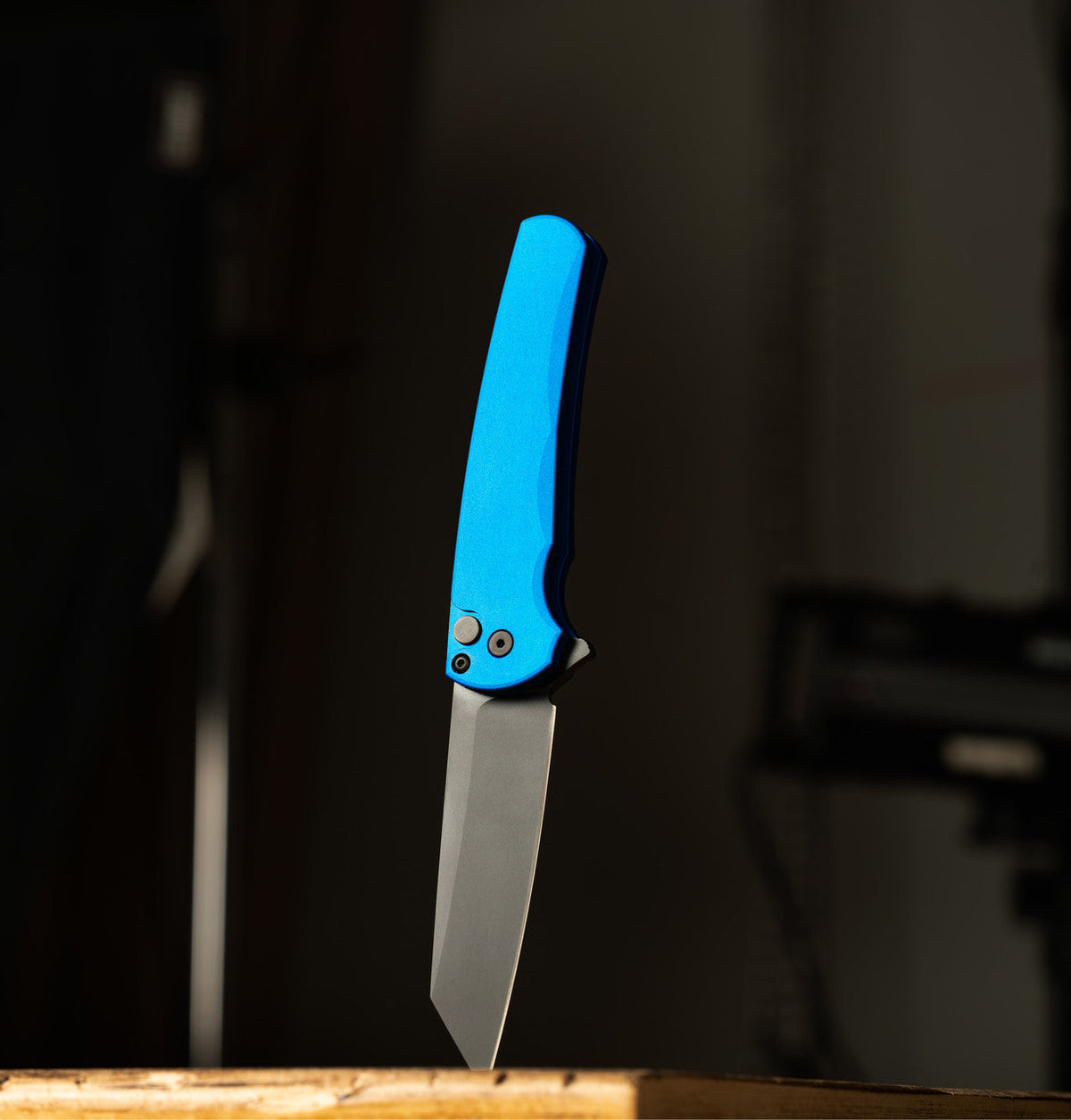 Pro-Tech Malibu 5403-Blue – 3.25″ MagnaCut Reverse Tanto