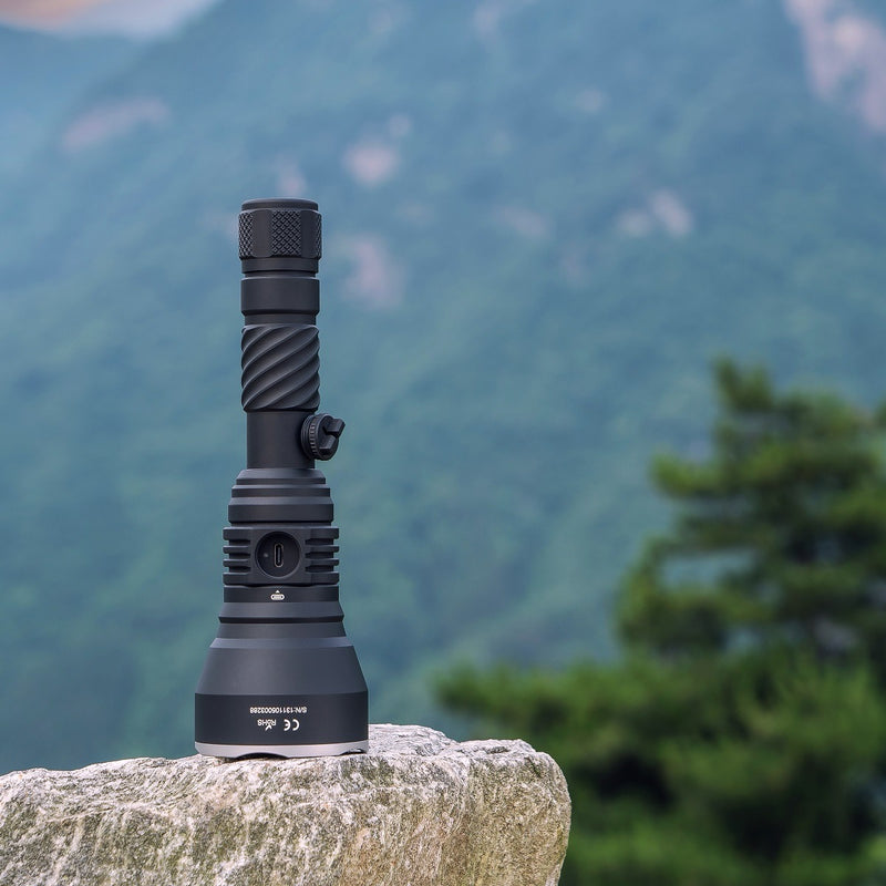 Weltool F11R Long-Range LED Flashlight – 2,100 Lumens, 1,332m Throw, USB-C Rechargeable (443,852 Candela)