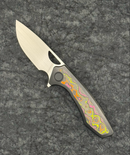 Gecko Customz Knifeworks Sikorae V2 – 3.04" MagnaCut Flipper w/ Black PVD Ti & Flo Party Inlay