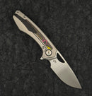 Gecko Customz Sikorae V2 – MagnaCut Blade Stonewash Titanium & Flo Party Inlay Handles