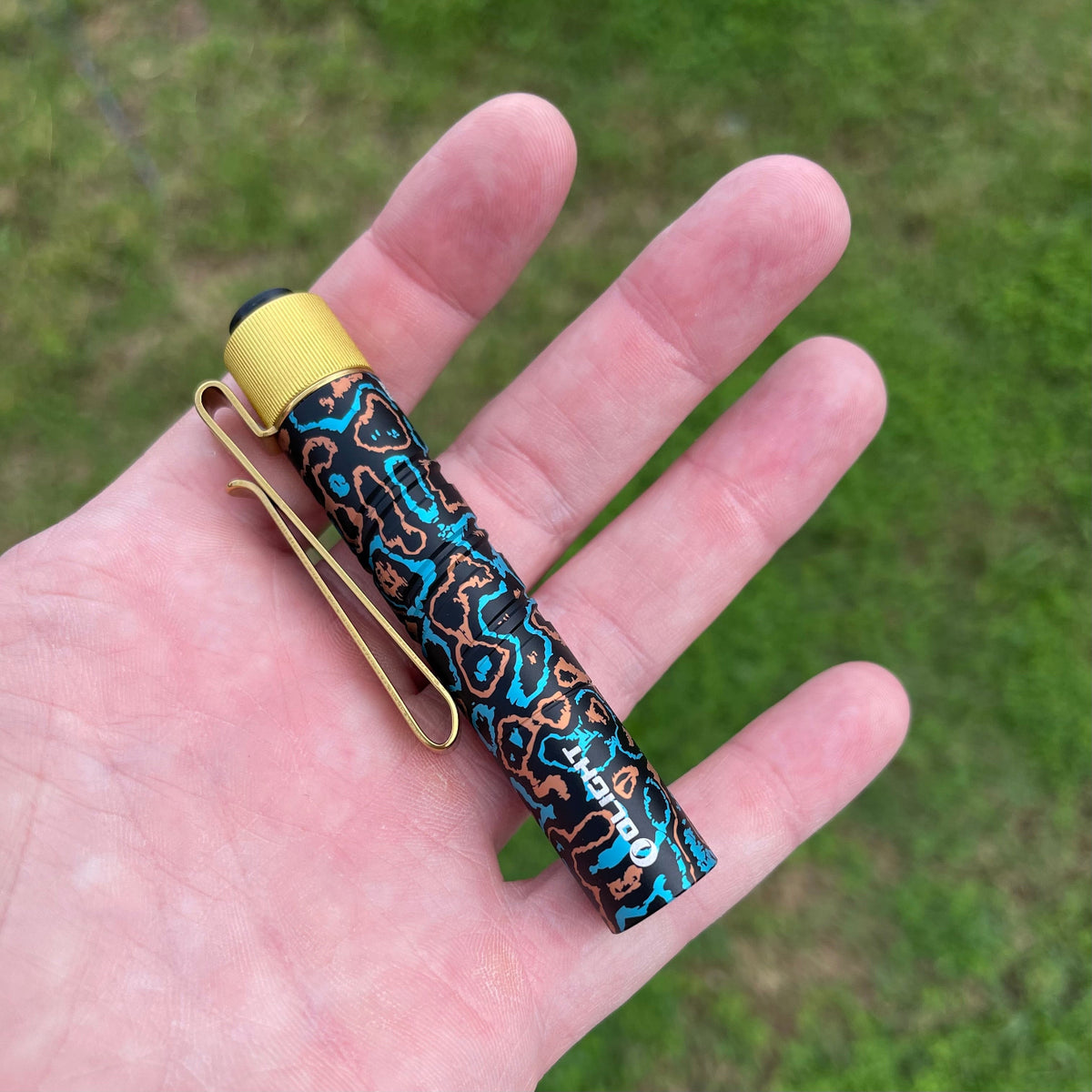 ライト・ランタン OLIGHT i3T 2 EOS : Shipwreck Camo Olight I3T 2 EOS CamoCarbon Shipwreck 200 Lumen AAA EDC Flashlight