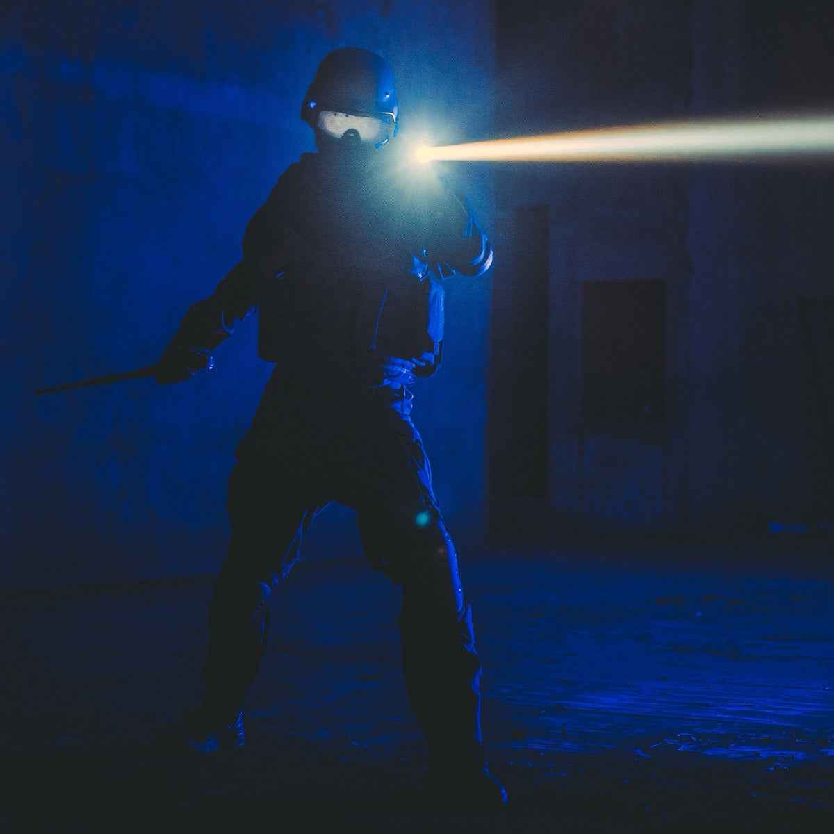 Weltool W3 Pro TAC Mini FDE | Long-Throw LEP Flashlight | Going Gear